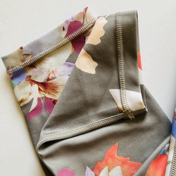 ATHLETA Women's Athletic Leggings EUC Size M - Picture 6 of 7